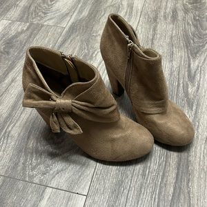 Super cute heeled booties